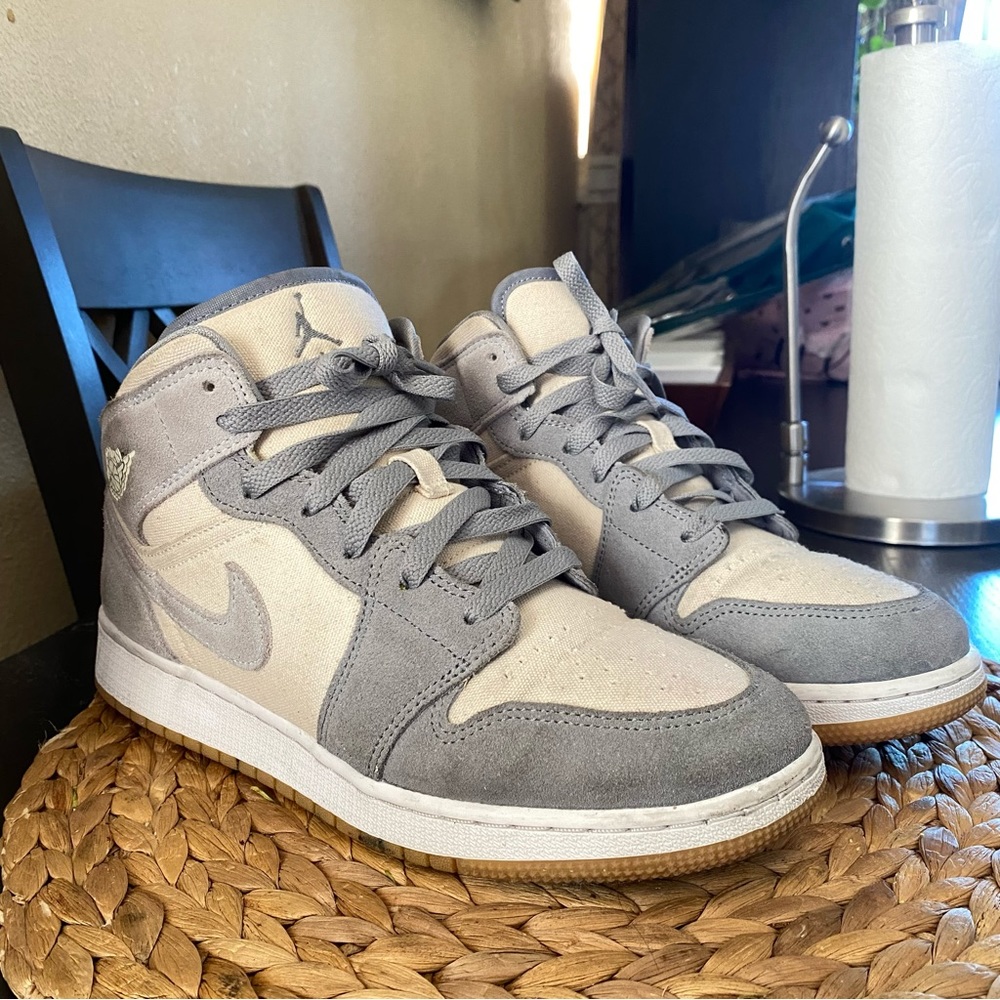 Air Jordan 1 Mid, Coconut Milk Particle Grey Gem